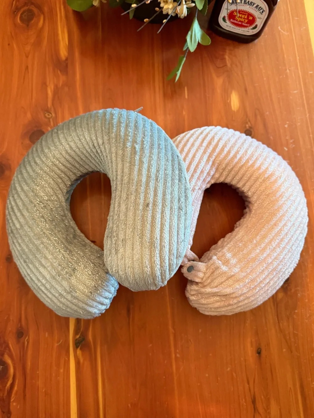 Travel neck pillow